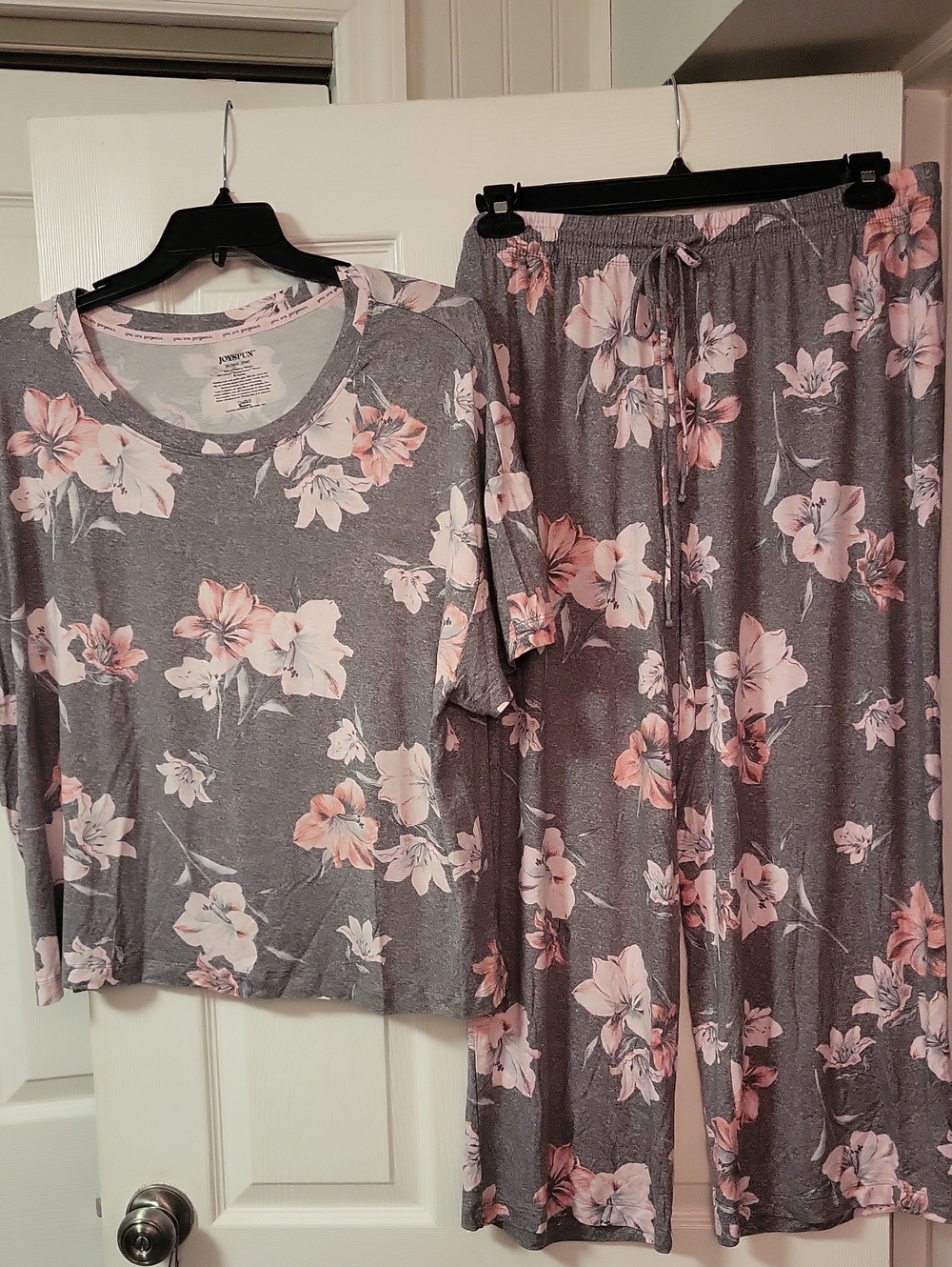 Cozy Floral Lounge Pajama Set - Gray with Pink Flowers